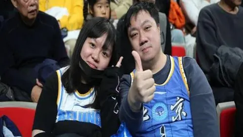 热格罗瓦坚定宣布今夏不再续约，密切关注转会市场动向。